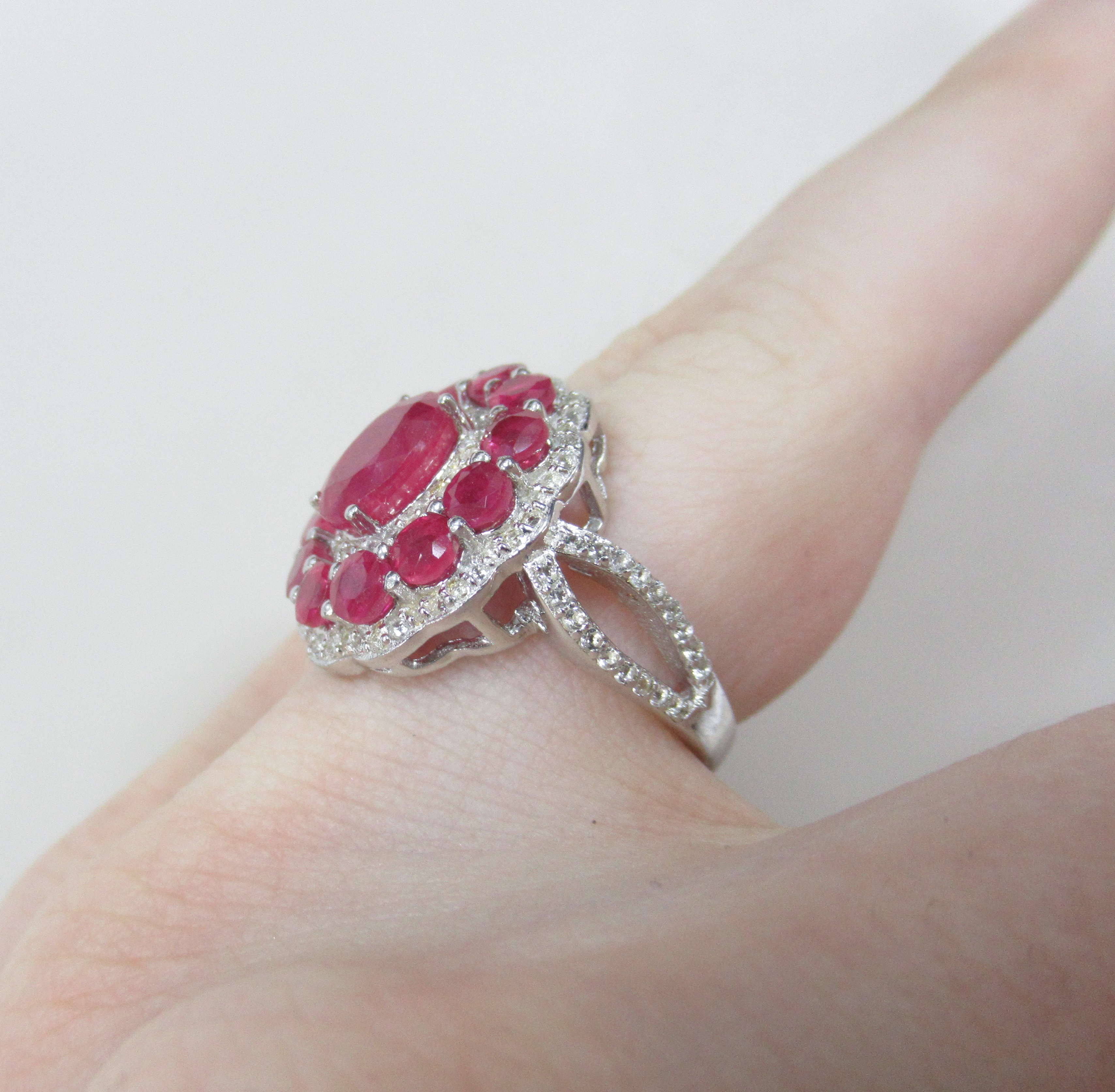 Серебряное кольцо с рубинами